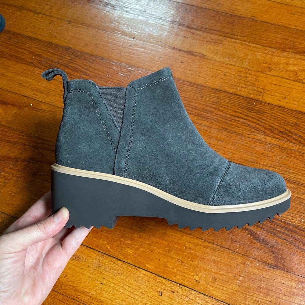 Tom’s Maude wedge booties size 8 grey / forged iron suede